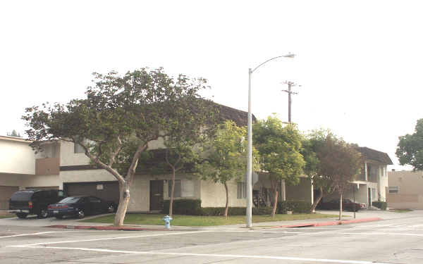 12811 Penn St in Whittier, CA - Foto de edificio