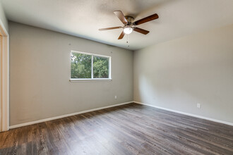 9415 Quicksilver Dr in San Antonio, TX - Building Photo - Building Photo