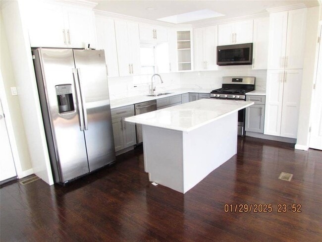 156 Candlewood Dr in Yonkers, NY - Building Photo - Building Photo