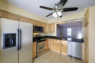 18927 Birdseye Dr in Germantown, MD - Building Photo - Building Photo