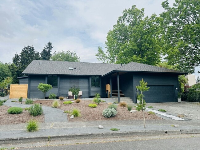 property at 1427 Greentree Cir