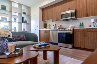 PENDANT on Topanga in Canoga Park, CA - Foto de edificio - Building Photo