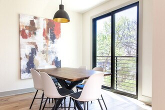 317 NE Burwood Mews in Bentonville, AR - Foto de edificio - Building Photo