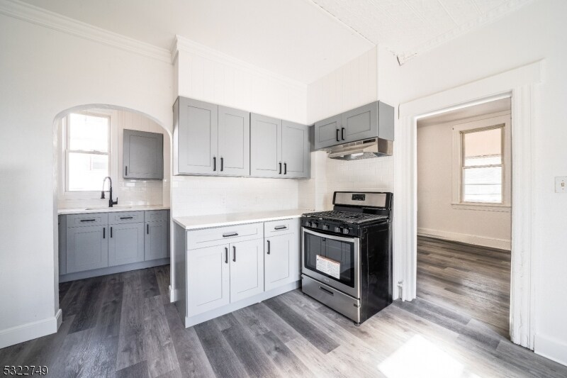 30 Kehoe St in Clifton, NJ - Building Photo