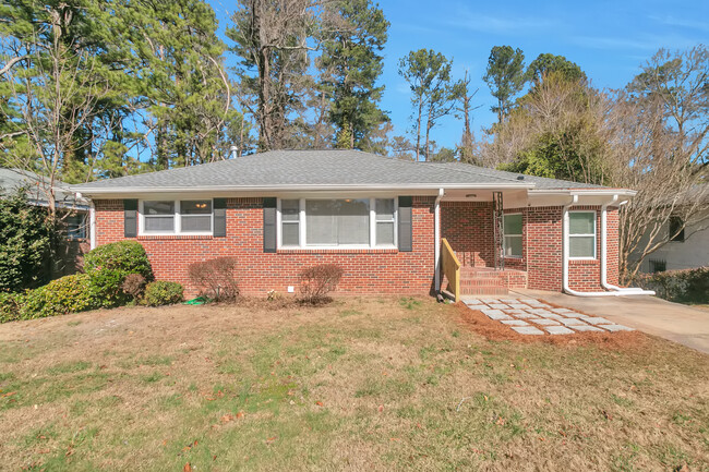 Room in House on Santa Monica Dr in Decatur, GA - Foto de edificio - Building Photo