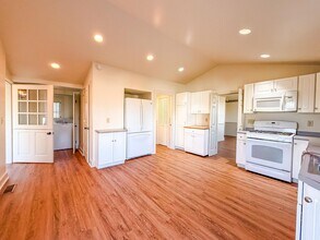 1246 E 3300 North Rd in Mansfield, IL - Building Photo - Building Photo