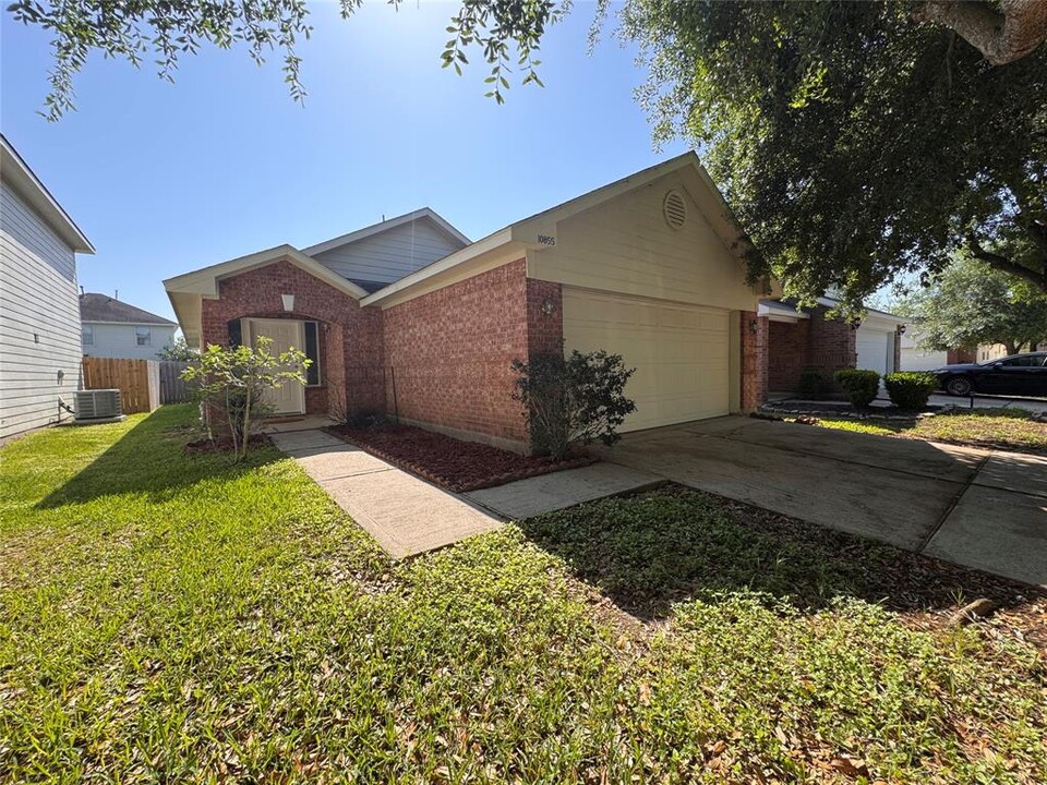 10855 Tallow Briar Ln in Houston, TX - Building Photo