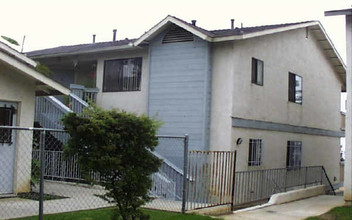 313 S Horne St in Oceanside, CA - Foto de edificio - Building Photo