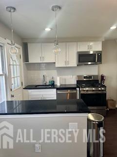 35 Victory Ct in Metuchen, NJ - Building Photo - Building Photo