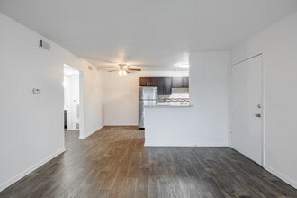 Skyline Apartments in Wichita, KS - Foto de edificio - Interior Photo