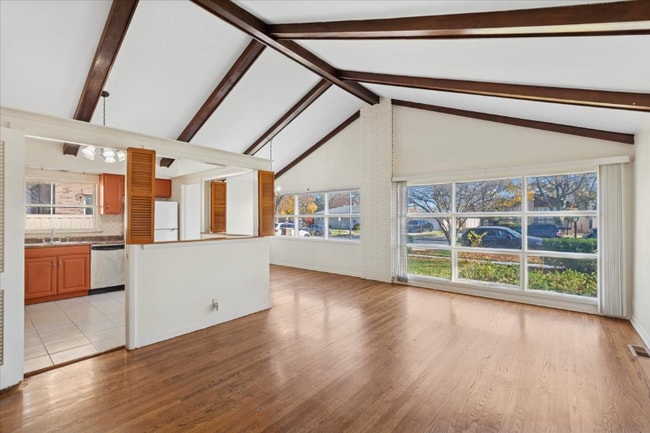 8538 Mango Ave in Morton Grove, IL - Foto de edificio - Building Photo