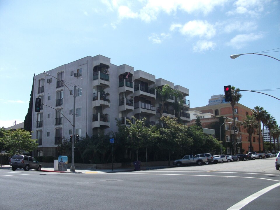 350 Cedar Ave in Long Beach, CA - Building Photo