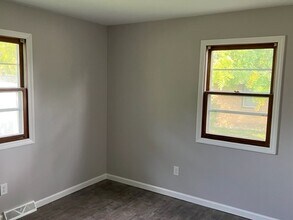 2737 Burton St SE in Grand Rapids, MI - Building Photo - Building Photo