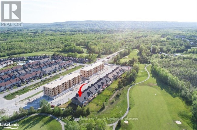 property at 2 Spooner Cres