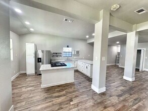 159 S Hackberry Ave in New Braunfels, TX - Building Photo - Building Photo