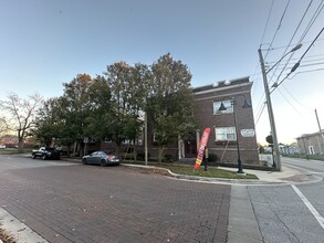 Walnut Manor Apartments in Kokomo, IN - Foto de edificio - Building Photo