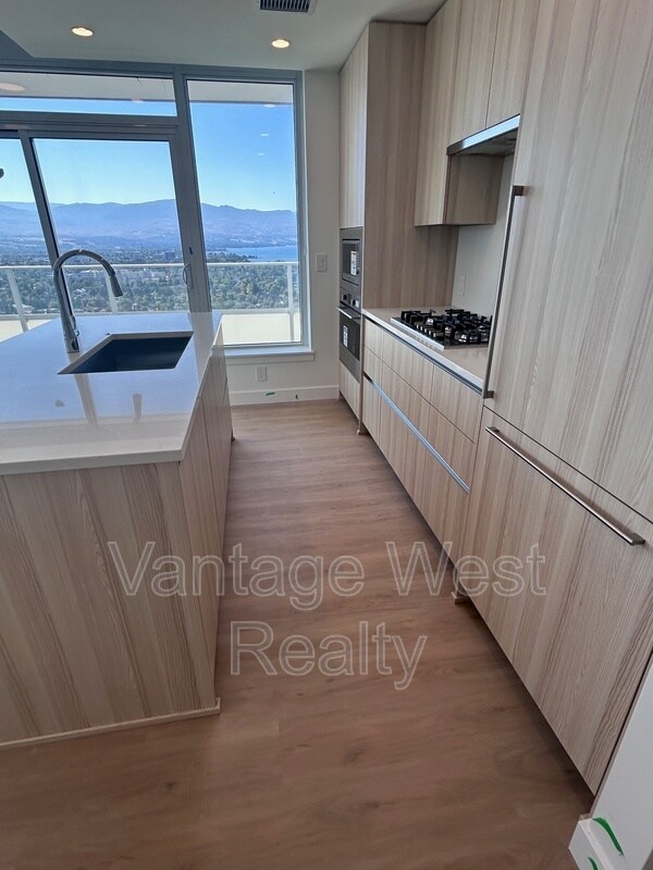 1626 Water St in Kelowna, BC - Building Photo - Building Photo