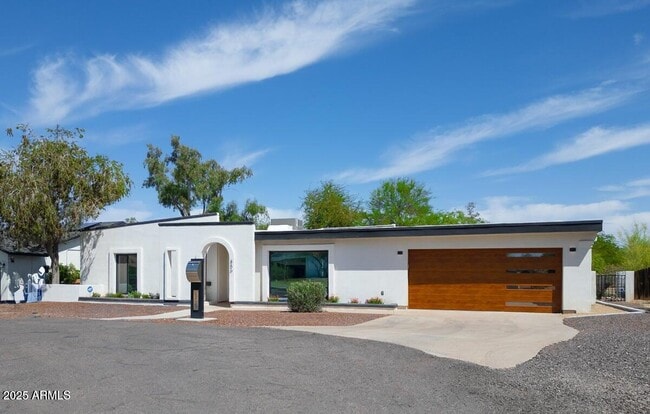 property at 856 E Village Cir Dr S