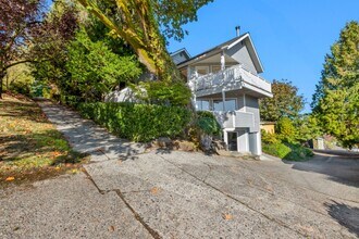 2406 E Prospect St in Seattle, WA - Building Photo - Building Photo