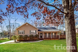 375 Radcliffe Trce in Covington, GA - Building Photo