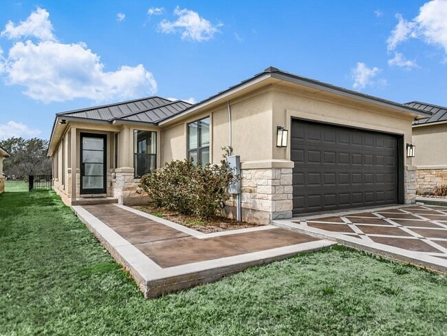 319 Parallel Cir in Marble Falls, TX - Building Photo - Building Photo