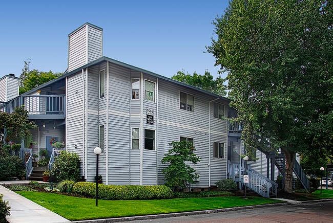 Forest Green Apartments in Beaverton, OR - Building Photo - Building Photo