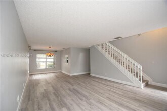 4801 Grapevine Wy in Davie, FL - Building Photo - Building Photo