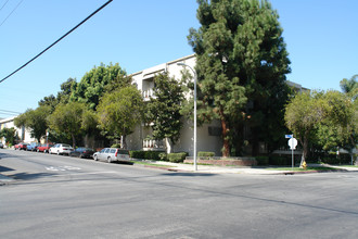 4255 W 5th St in Los Angeles, CA - Building Photo - Building Photo