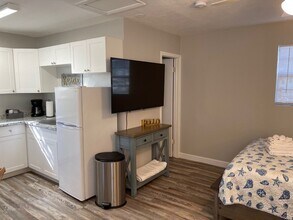 2640 NE Indian River Dr in Jensen Beach, FL - Building Photo - Building Photo