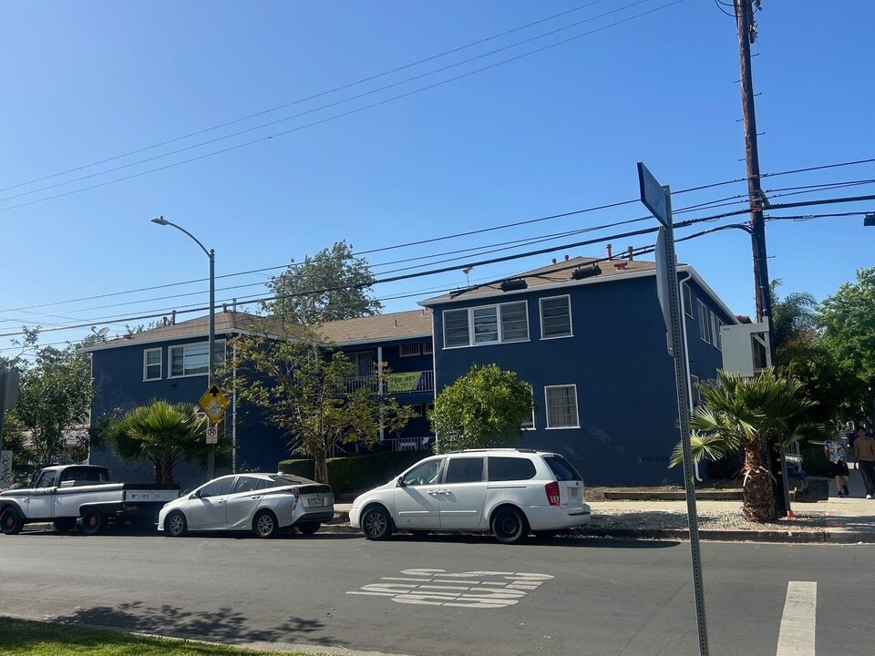 7661 Oakwood Ave in Los Angeles, CA - Foto de edificio