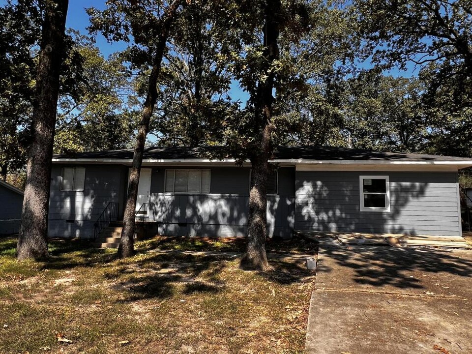 1904 Edwin Ave in Pearl, MS - Building Photo