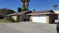 2041-2051 S Myrtle Ave in Monrovia, CA - Foto de edificio - Building Photo