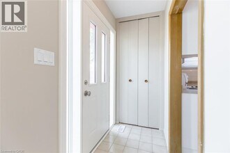 249 W 33rd St in Hamilton, ON - Building Photo - Building Photo