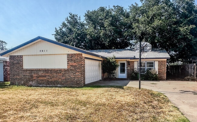 5011 52nd St in Lubbock, TX - Foto de edificio - Building Photo