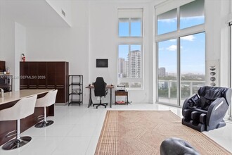 1900 N Bayshore Dr, Unit 16 in Miami, FL - Foto de edificio - Building Photo