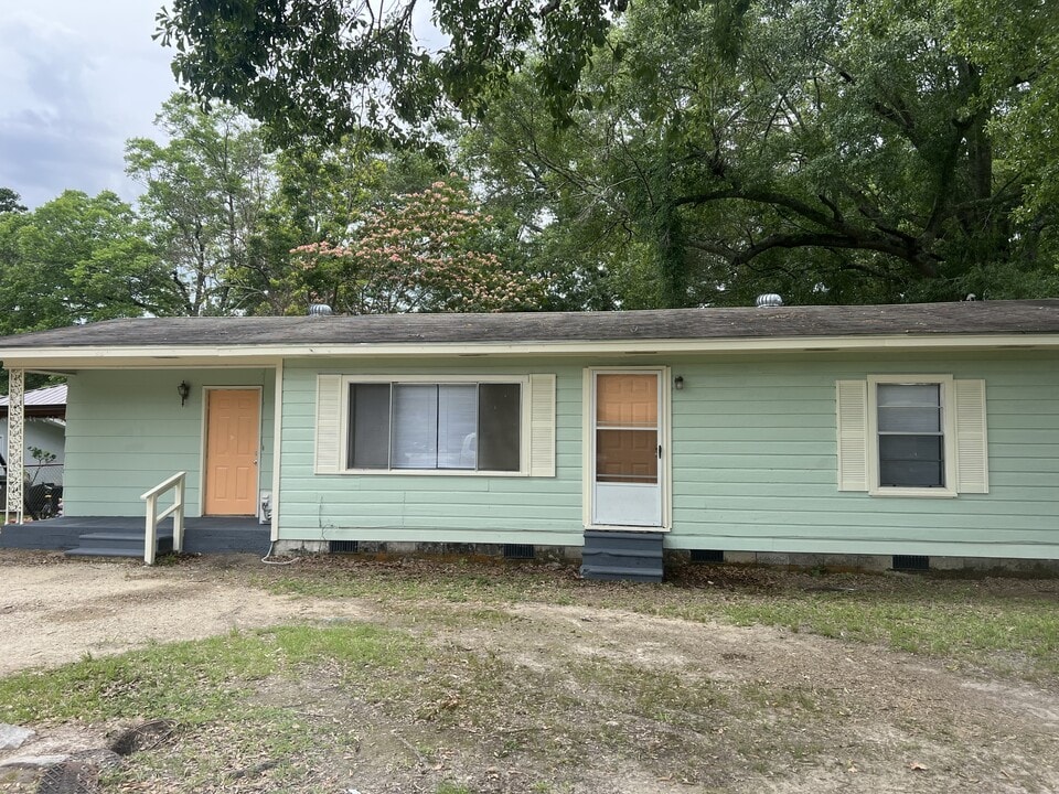 22 Collins St in Hattiesburg, MS - Building Photo