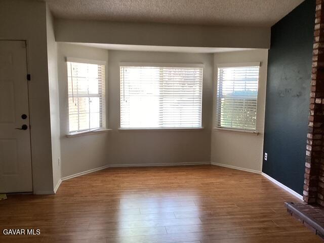 3353 Ave J-2 in Lancaster, CA - Foto de edificio - Building Photo