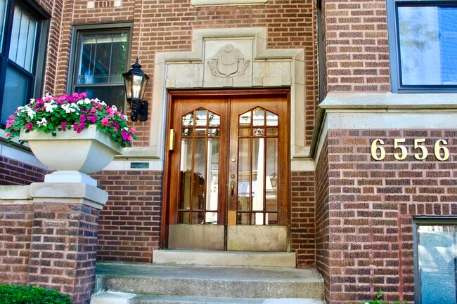 6554 N Glenwood Ave, Unit 2 in Chicago, IL - Foto de edificio - Building Photo