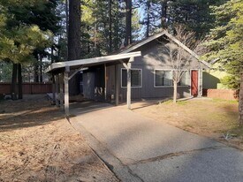 909 Secret Harbor Dr in South Lake Tahoe, CA - Building Photo