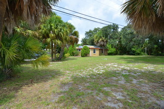 2487 NE Sharp St in Jensen Beach, FL - Building Photo - Building Photo