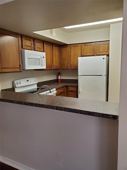 9831 Walnut St, Unit P214 in Dallas, TX - Building Photo