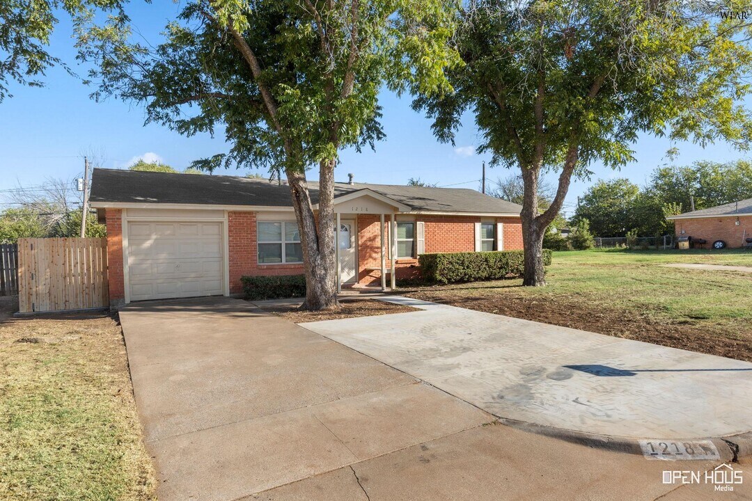 1218 Glendora Dr in Wichita Falls, TX - Building Photo
