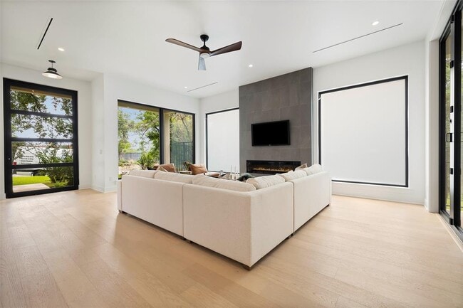 2504 Bluffview Dr in Austin, TX - Building Photo - Building Photo