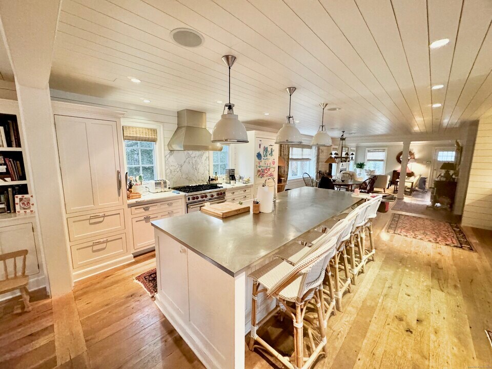 9 Barclay Ct in Norwalk, CT - Building Photo