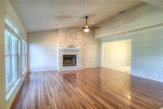 10515 Scotland Well Dr in Austin, TX - Building Photo - Building Photo