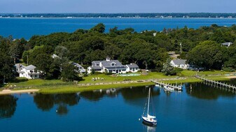 37 E Brander Pkwy in Shelter Island, NY - Building Photo