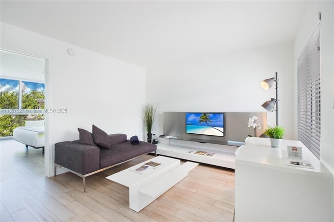 285 Sunrise Dr in Key Biscayne, FL - Foto de edificio - Building Photo