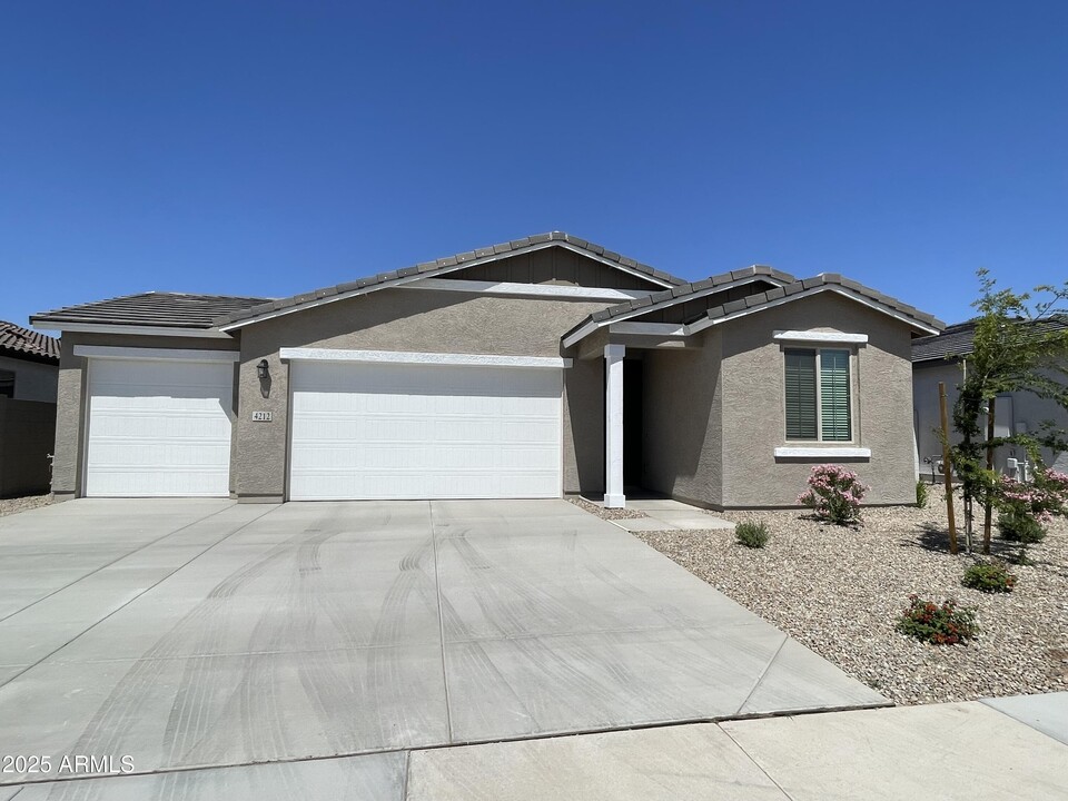 4212 E Brook Lynn Pl in San Tan Valley, AZ - Building Photo