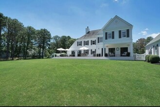 125 Highland Rd in Southampton, NY - Building Photo - Building Photo