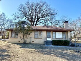 2903 N.Commerce in Ardmore, OK - Building Photo